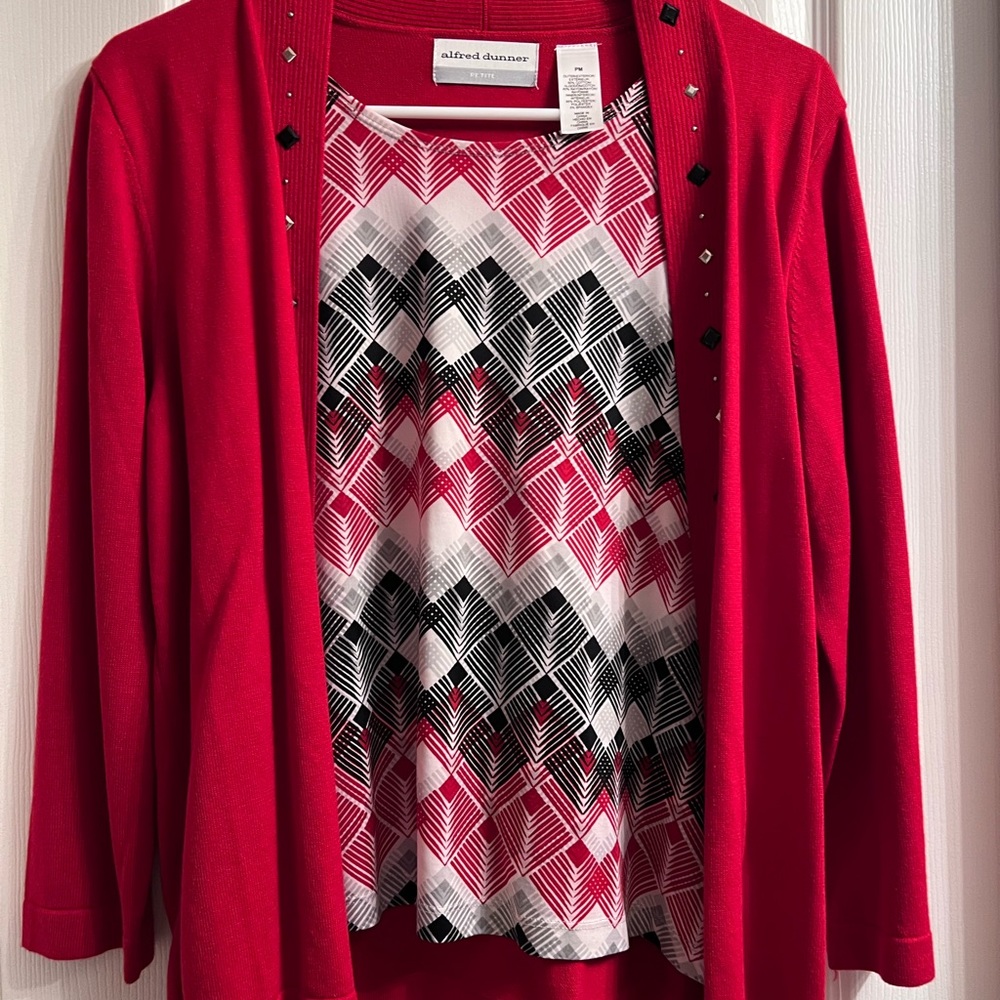 Alfred dunner, red, white & black, Petit Medium with tag. Never use.